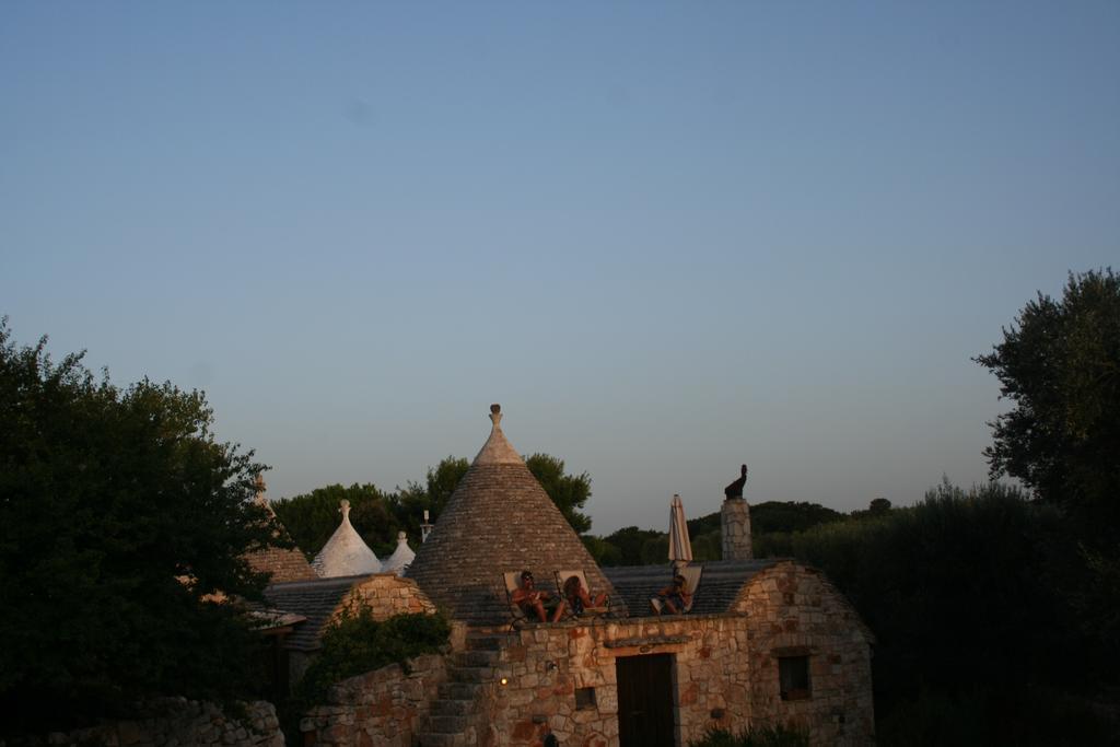 チステルニーノ I Trulli Di Acquarossaアパートホテル エクステリア 写真